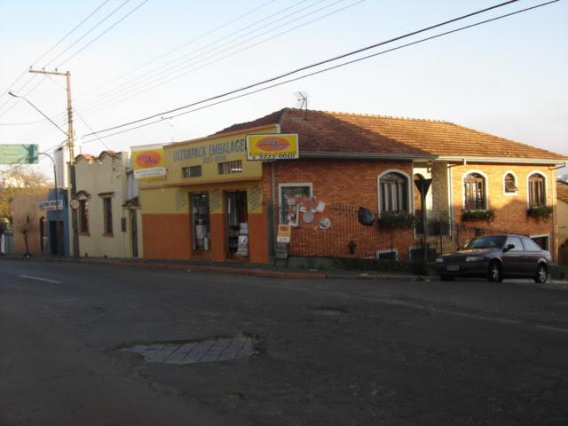 Fachada da primeira Ultrapack Embalagens, casa de esquina