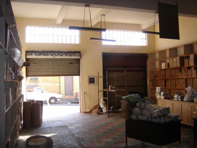 Salão da loja durante a montagem