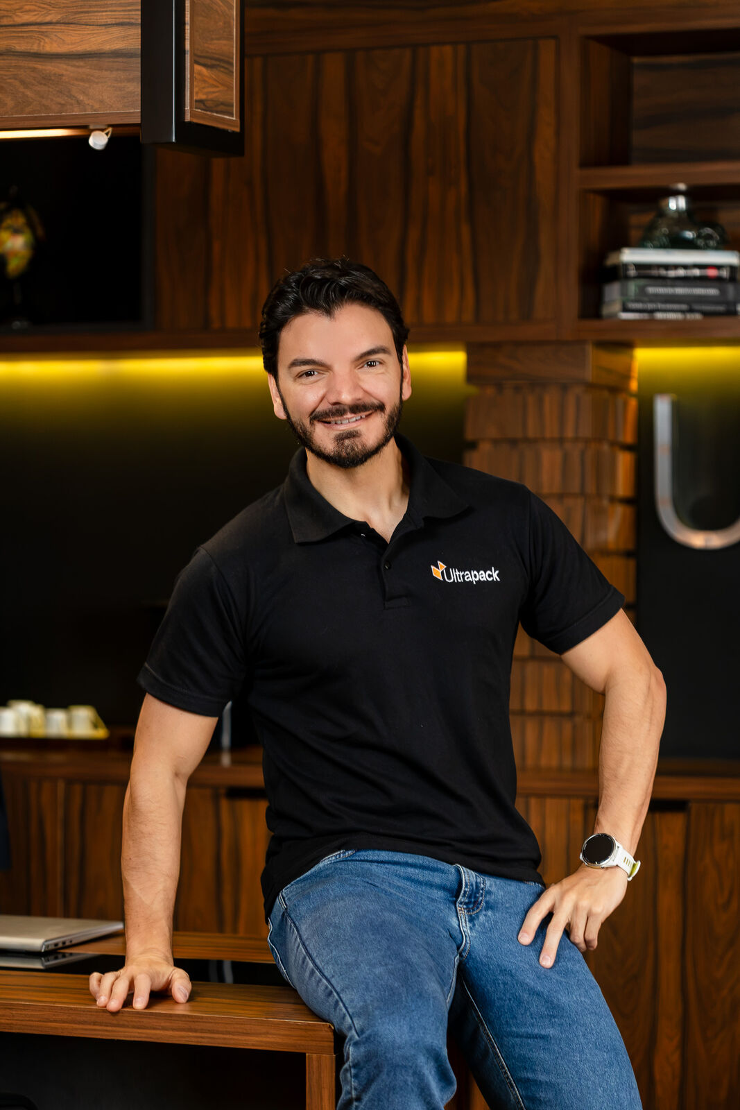 Carlos no escritório da Ultrapack, segunda pose
